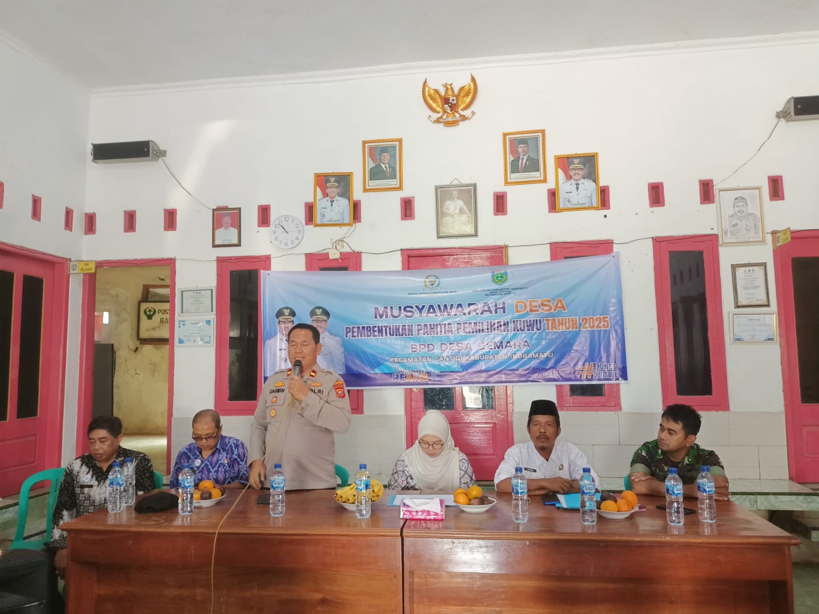 Musyawarah Desa di Cantigi Kukuhkan Panitia Pilwu 2025, Polisi Hadir Jaga Kondusifitas